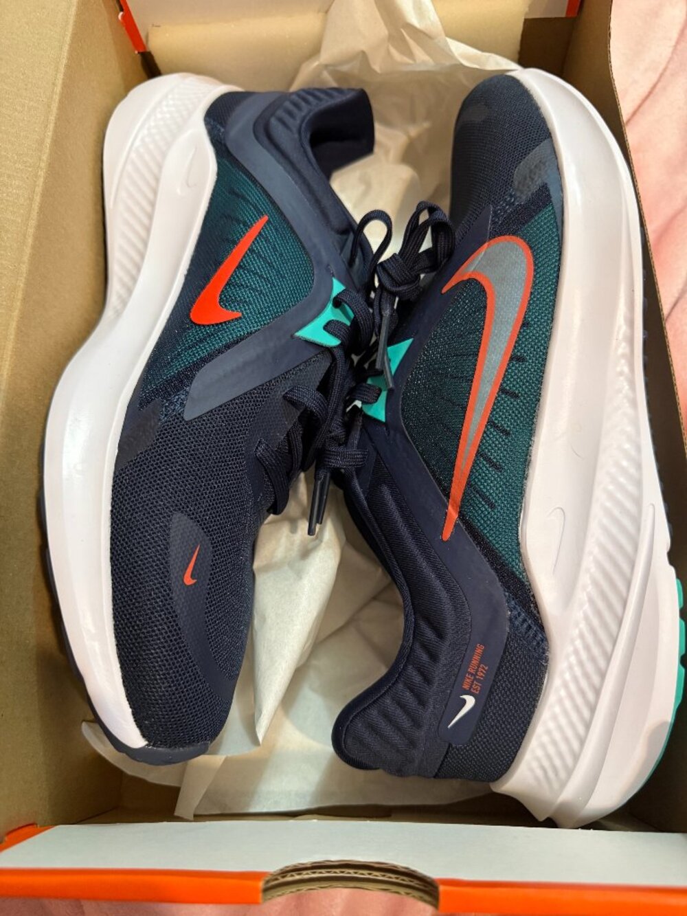NWT Nike Quest 5 Obsidian Clear Jade Running Shoes Women's 10 / Men's 8.5